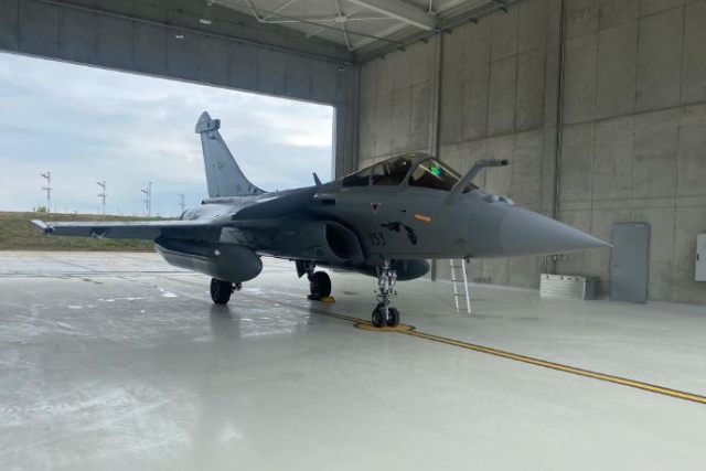 First 6 Rafales for the Croatian Air Force just Landed in Zagreb

defensemirror.com/news/36659/Fir…

#Croatia #Rafale #fighterjets #militaryaviation  #handover #France #MiG21 #F3R #METEOR #TALIOS #NATO #strategicinvestment #operationalreadiness #defensecapabilities #aviation #airforce