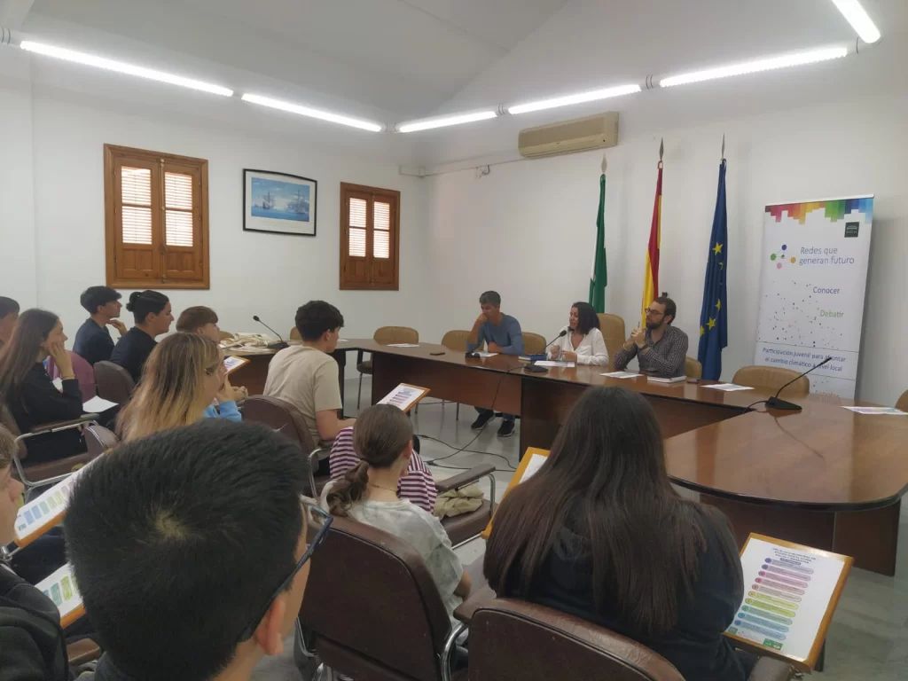 El 23 de abril, los estudiantes de 4º de la ESO del IES Maestro Francisco Gallardo (Los Corrales) participaron de forma activa en la política local de su municipio. buff.ly/3UANI3u