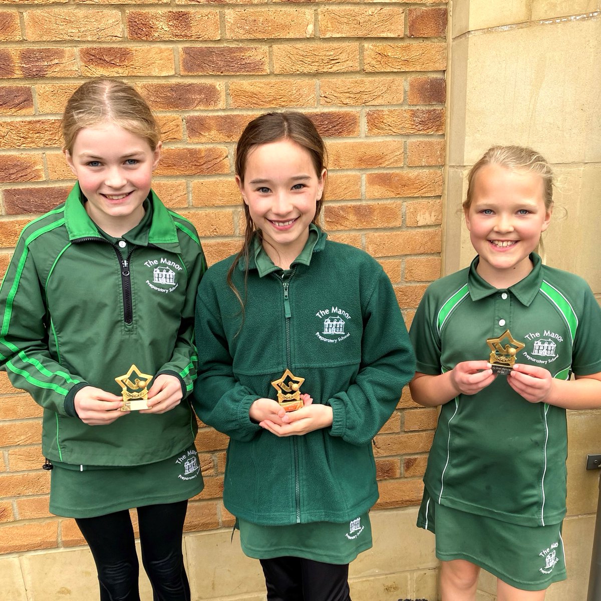 A huge well done to Bea, Freya and Lizzie who all received end of season awards at Abingdon Hockey Club! #ManorPrep #sport #hockey #school #achievement #abingdon #independentschool #congratulations @abingdonhockeyclub