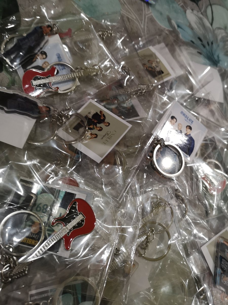 BlueStar1407's tweet photo. Ok all ready for tomorrow!!! Stay tune for the giveaway details... Likely will be before soundcheck Q. #CNBLUENTITYinSG #JungYongHwa #KangMinhyuk #LeeJungShin #CNBLUE https://t.co/uPs5BfAhhw