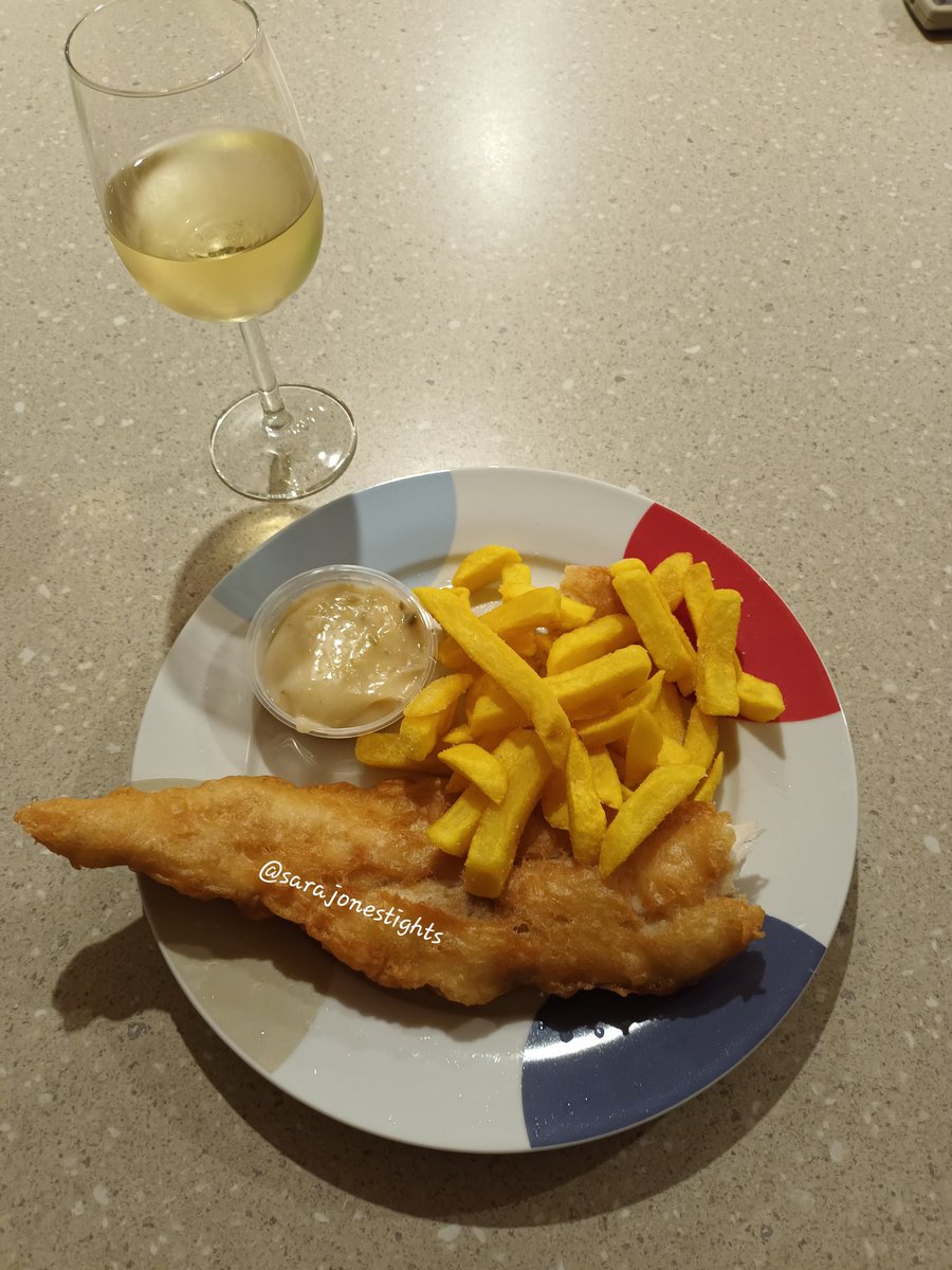 One way to satisfy me #fishnchips #wine