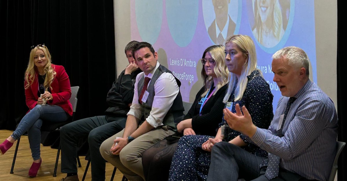 wjec_cbac's tweet photo. We had a fantastic time at @ColegyCymoedd as we launched the first ever Semiconductor qualifications for learners in Wales alongside @iungo_solutions and @CSconnected!

Learn more about the new qualifications: https://t.co/EIscspVDll https://t.co/3RoOvB4O3f