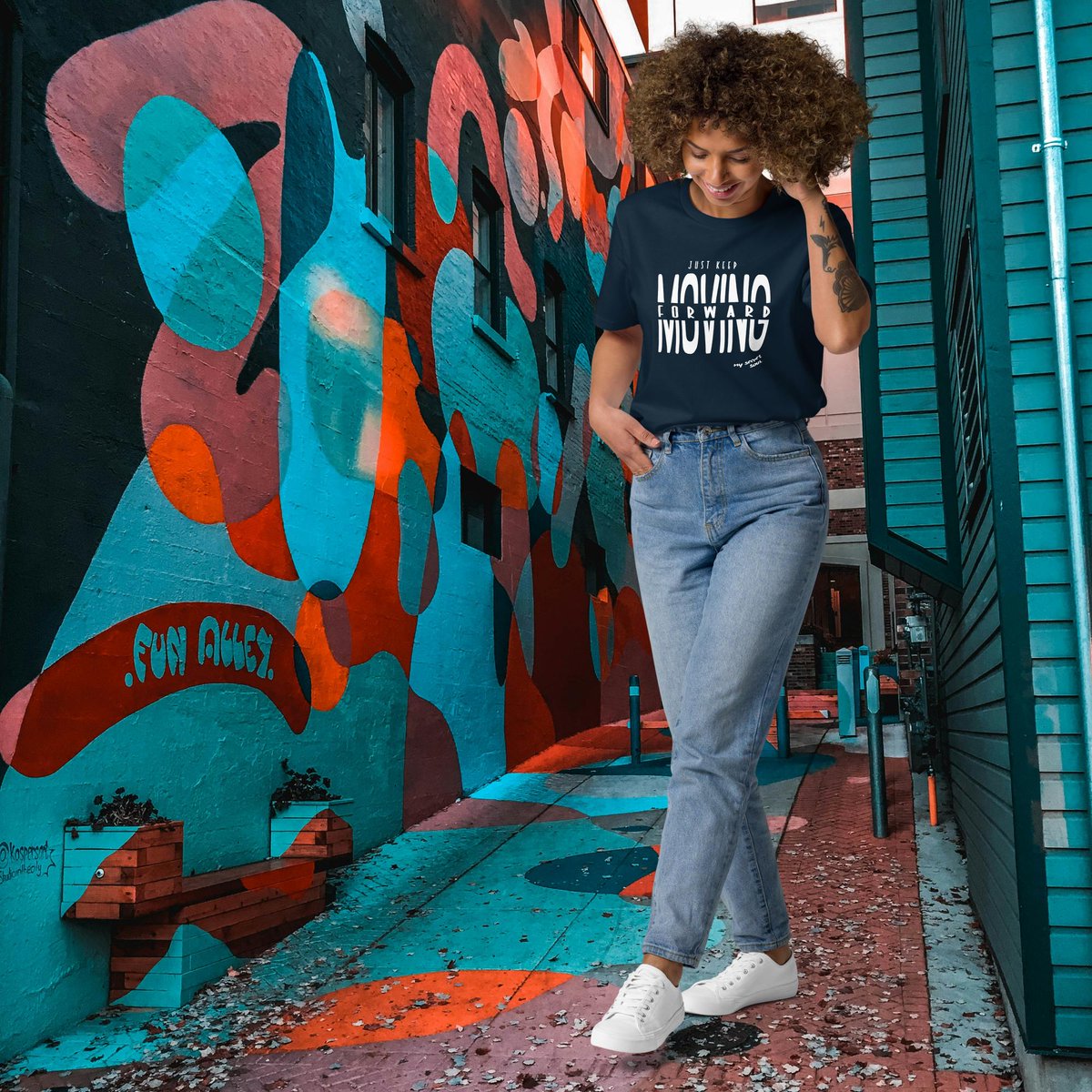 Spotted: our 'Just Keep Moving Forward' tee, making bad hair days look good since... well, forever! 💁‍♂️👚 #FashionFix #PositiveAttitude
ow.ly/tR1t50QYubS

#MySecretSoulStyle #OrganicCottonClothing #EcoFashionBrand #Spring