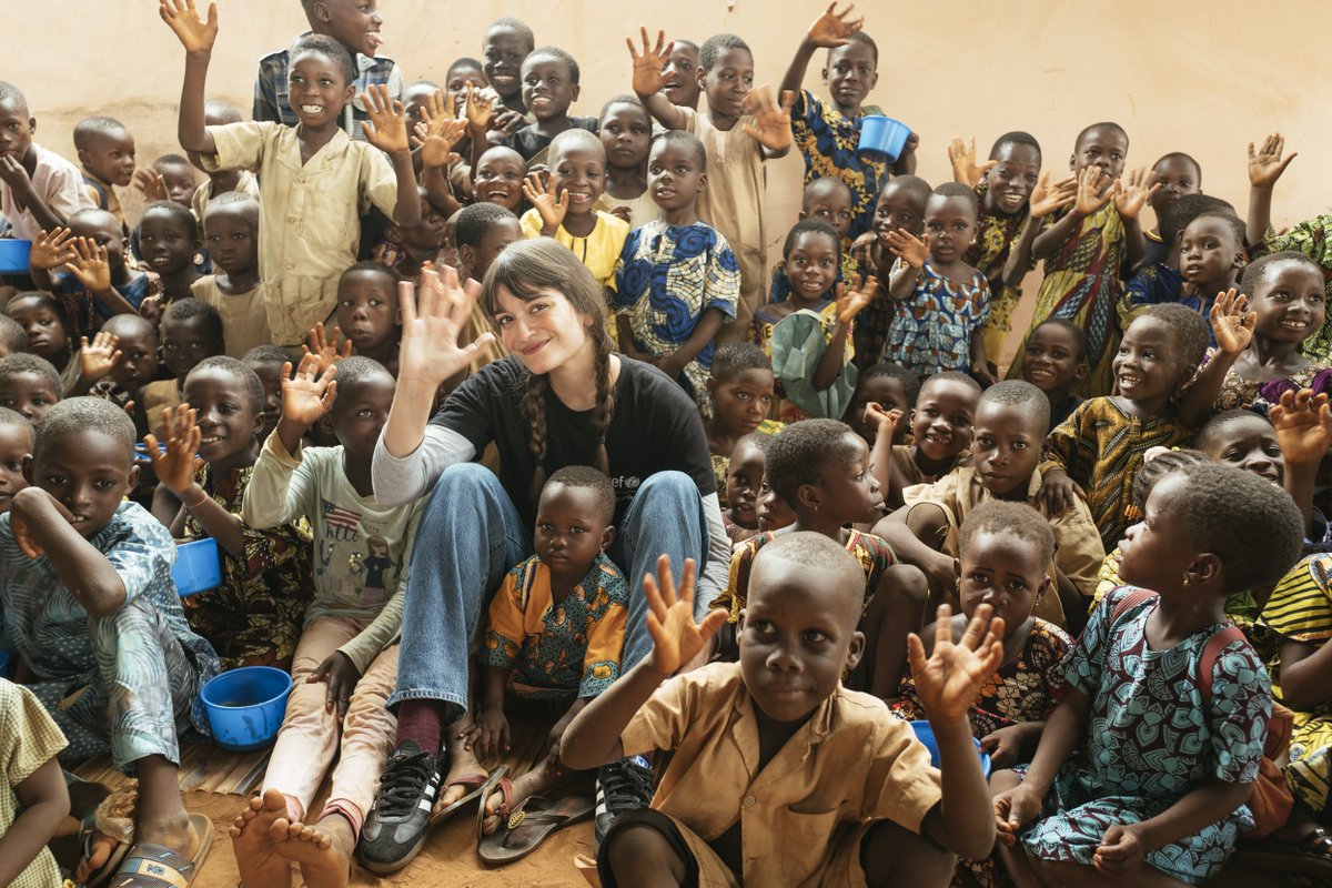 « Tous les enfants devraient avoir les mêmes droits. Ils devraient être protégés de toute violence et de toute injustice. » L'interview de @claraluciani, nommée ambassadrice @UNICEF_france 💙 fcld.ly/1p5izjh #PourChaqueEnfant