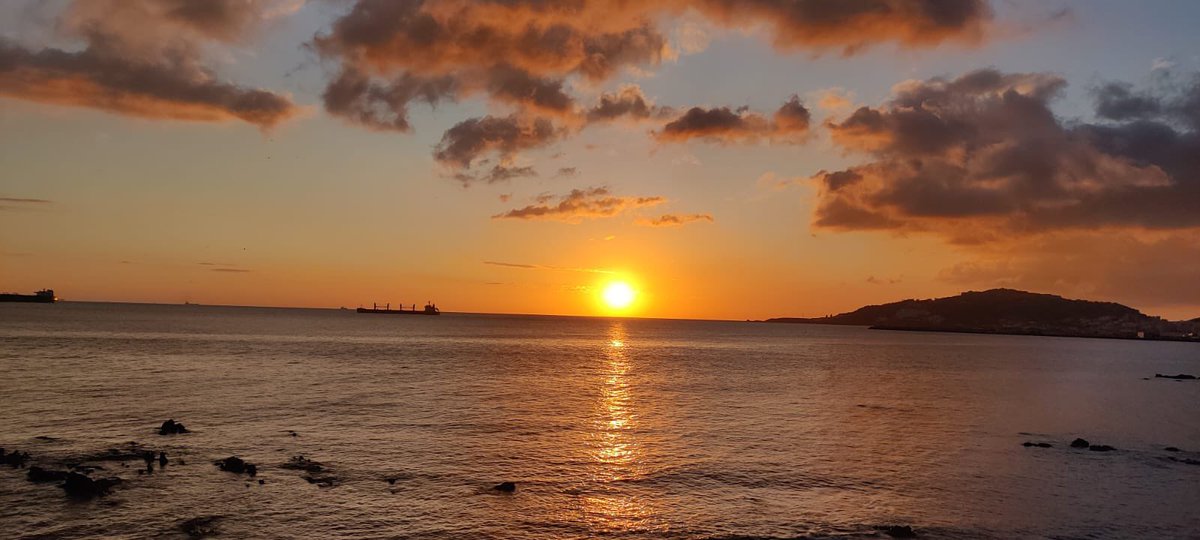 SrtSbn's tweet photo. Ceuta y sus amaneceres 🌅❤️‍🩹 https://t.co/aDPYbSGCFH