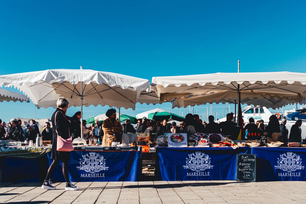 🧺 Ce dimanche, l’âme de la Provence résonnera sur le marché du Vieux-Port ! Au programme : des animations inspirées de l’univers de Marcel Pagnol qui célébreront la richesse culturelle et culinaire du terroir provençal. ⏰ 8h ~ 13h