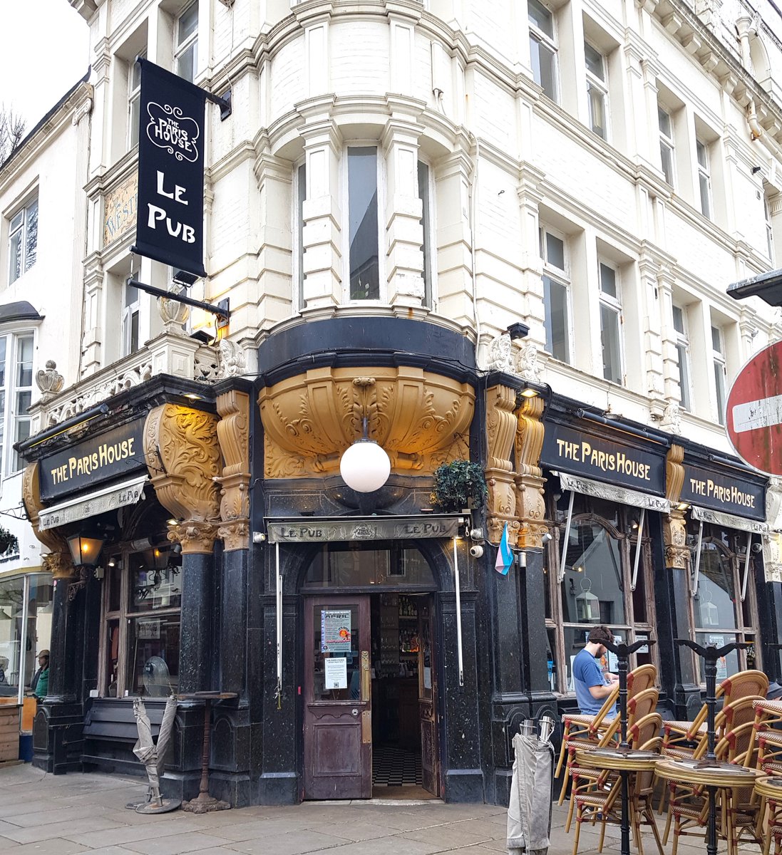 I'm #OffMyBeatenTrack in Brighton. Today's pic is of The Paris House, a fabulous old pub in the heart of the city.    
author.to/JacquesForet

📚📔#CosyCrime #JacquesForêtMysteries #Kindle #KU #JamesetMoi