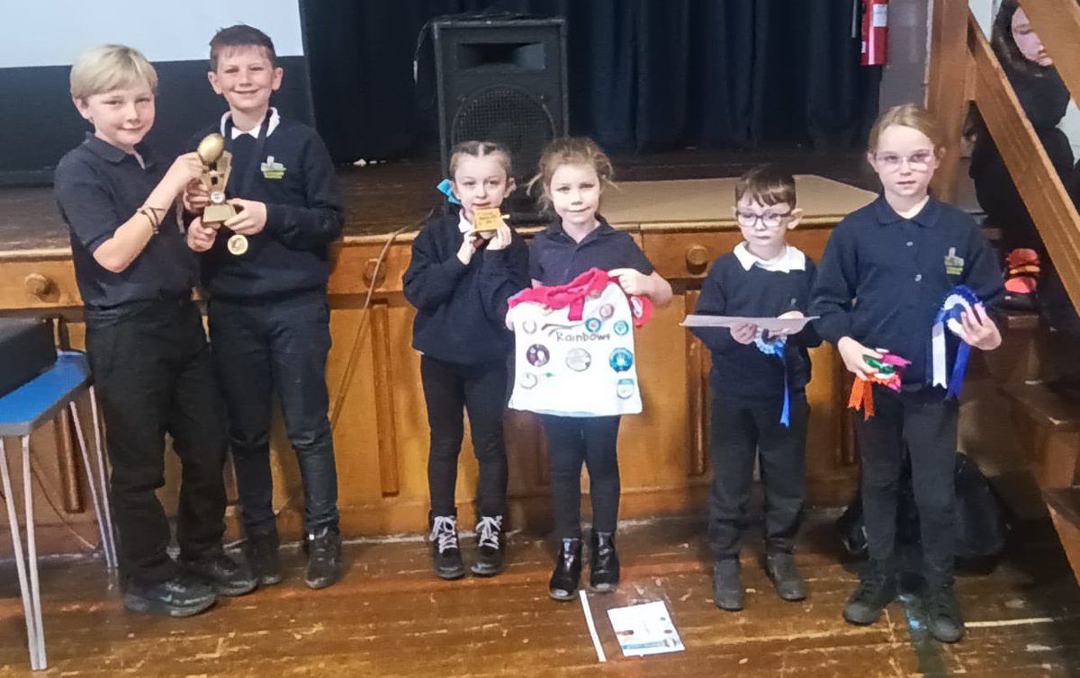 Lots of children shared their achievements outwith school - horse riding rosettes, rugby trophies and Rainbow badges. 🏆#widerachievement