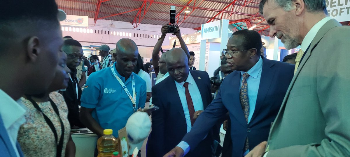 Day 5 #ZITF2024 Zimbabwe's 🇿🇼 Minister of Finance & Economic Development @MthuliNcube has toured the @euinzim stand. He visited the @GermanyDiplo booth & engaged with Ambassador Udo Volz. He got an overview of the work from @zgsgoetheharare BiZ, @Welthungerhilfe #EUWithU #Silani