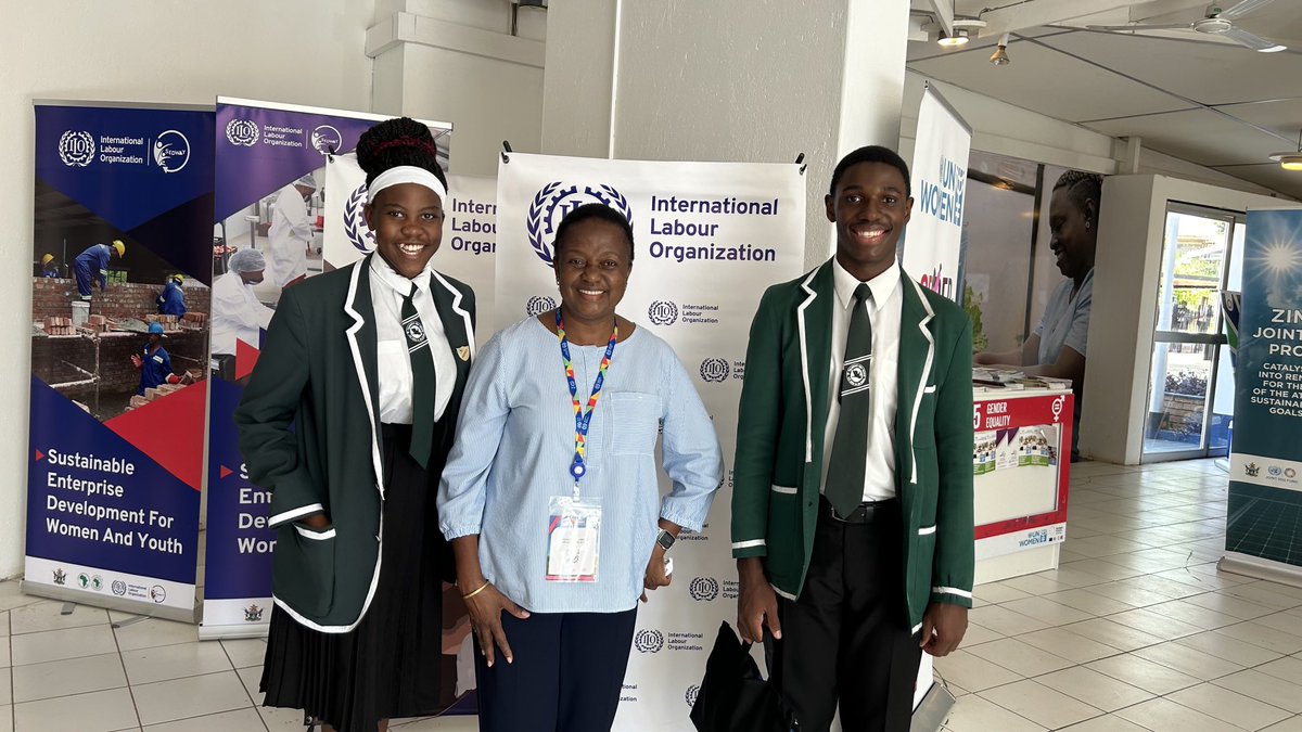 Hosting Junior Parliament & Zimbabwe UN Association representatives at the #ZITF2024. ‘Child labour is rife in households in our communities. Give us space to speak against it’ they implored! @childlinezim⁩ ⁦@ECLTFoundation⁩ ⁦@UNZimbabwe⁩ ⁦@ILOAfrica⁩