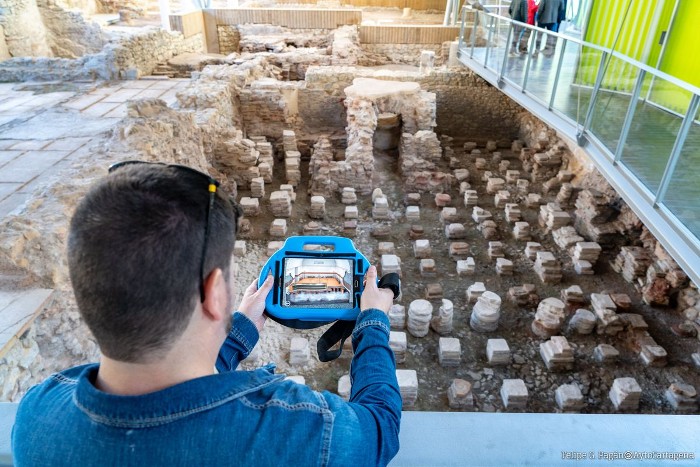 📌VIRTUAL REALITY AT THE MOLINETE ROMAN FORUM MUSEUM, in #Cartagena Attendees will be able to experience how the ceremonies were in the temple, the baths in the thermal baths, or the lavish banquets in the ancient Roman city of Carthago Nova: bit.ly/3xhKOHU