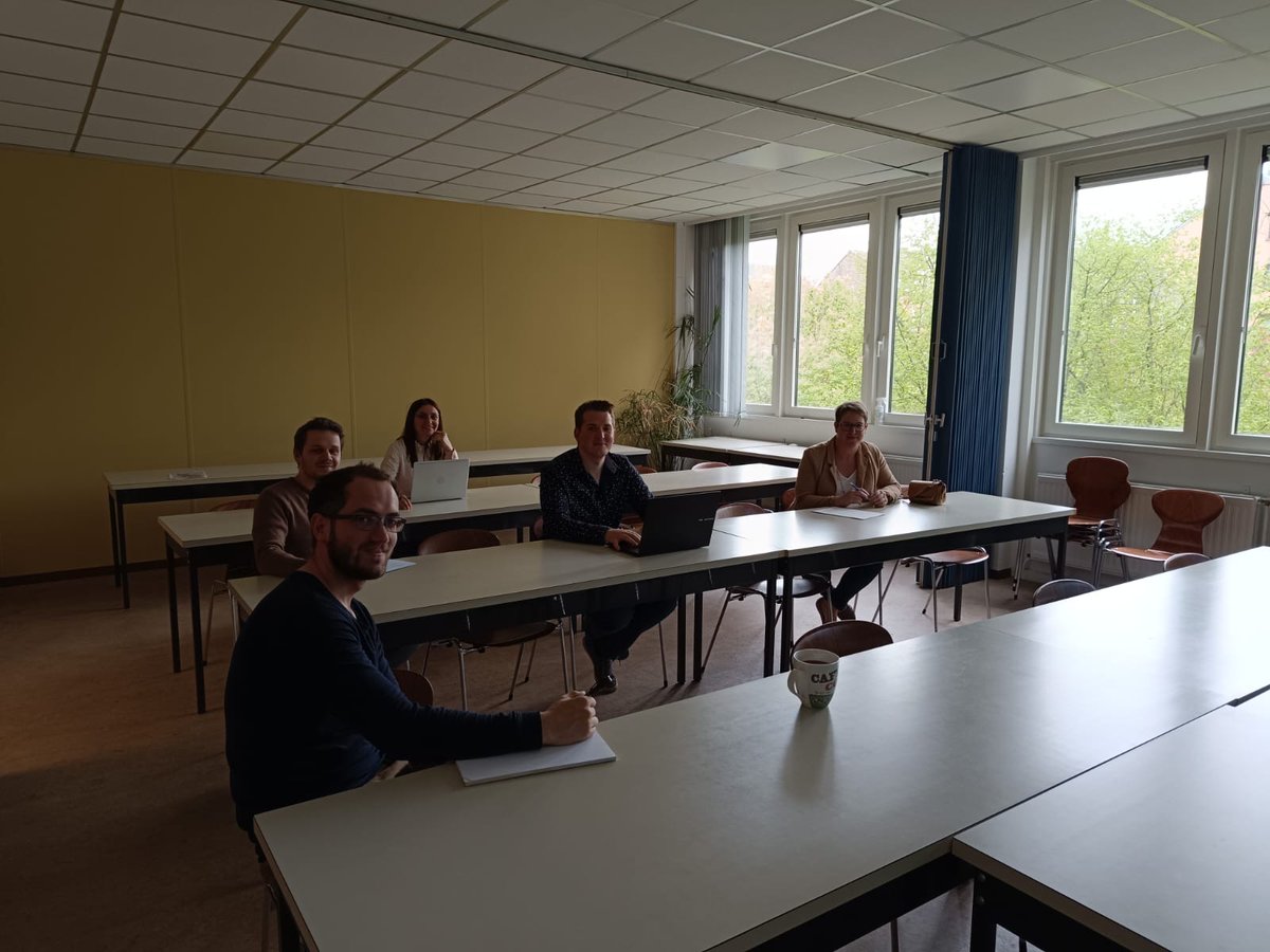 lm_dale's tweet photo. @HoliCowProject Meeting in @AgroBioTech at @HSoyeurt IT Department https://t.co/JdRbJhbcs1