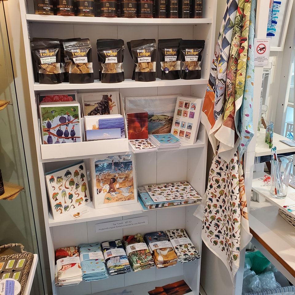 I've tidied up my section and restocked my tea towels at The Craft Kiln in #Charlestown. They're open every day, 10.30am-5.30pm with a great selection of handmade goods.

#CornwallHandmade #CharlestownCornwall #CornwallArtist #TeaTowels