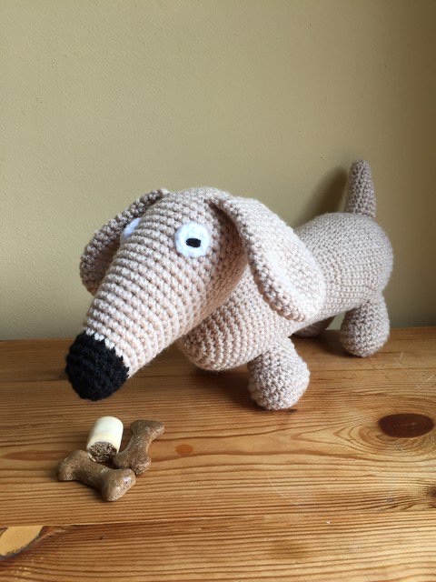 Crochet Dachshund Sausage Dog etsy.com/listing/508777… #firsttmaster #handmade #dachshund #MHHSBD