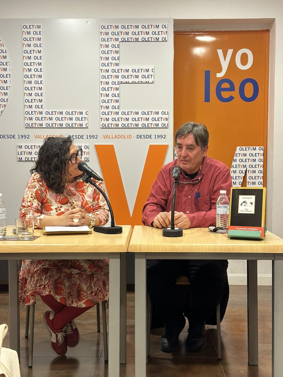 Ayer tuvimos la suerte de disfrutar de esta presentación tan bonita y emotiva del libro #Almudena de Luis García Montero. Muchísimas gracias a todos los lectores que nos acompañasteis, a Eva Álvarez, por hacerlo tan bonito, y por supuesto a #luisgarciamontero 💙