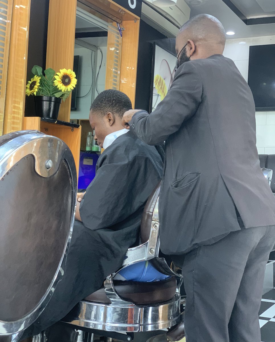 This Salon I came to cut my hair, the barber is wearing suit and one lady just came to ask me what I want to drink. Please what should I do?🥹🙏🏼