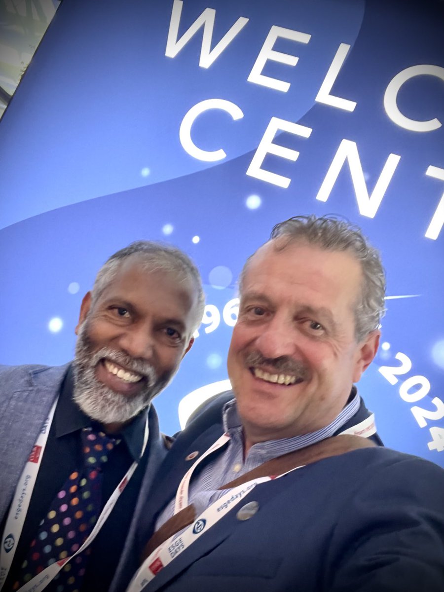 ☕️ Greetings from the 🔝 🌍 GI Endoscopy Meeting ESGE 2024 in Berlin 👍🏻 The nicest aspect of these congresses is meeting friends and colleagues ⁦@stevenbollipo⁩ ⁦@EndoCollabcom⁩ @ESGE_news⁩