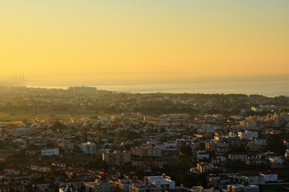 Δεν είναι μόνο η σκόνη αλλά είναι και η μικροπρέπεια που κλέβει το φως... και κάνει τον άνθρωπο να φαίνεται... μικρός! 

Καλό μεσημέρι! 😀

#Larnaca #Cyprus