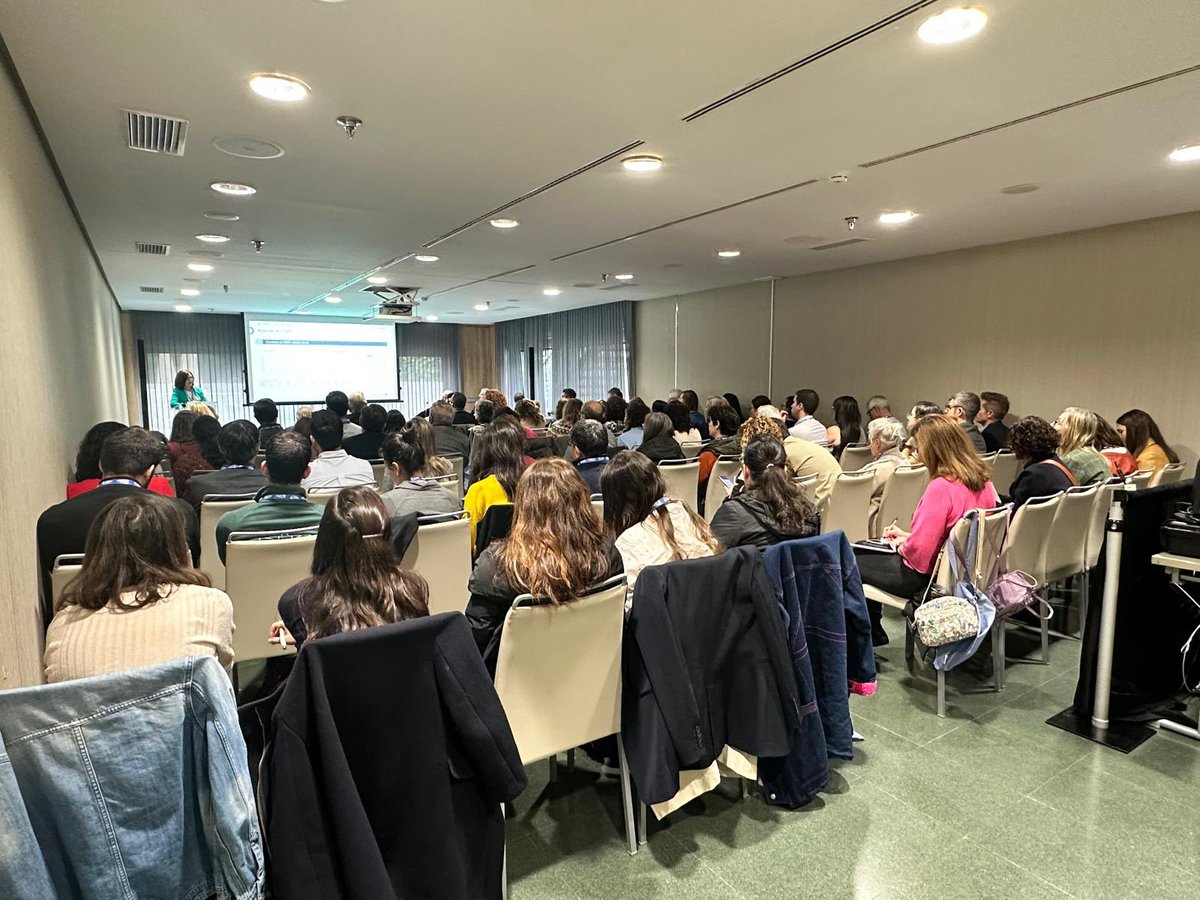 📢🔴 #17SEMIOsteoporosis | Madrid acoge hoy la XVII Reunión de #Osteoporosis @GtoSemi de @Sociedad_SEMI 🏥 🩺 La inauguración oficial ha estado a cargo de la Dra. @CarreteroJuani, presidenta de la SEMI, y de la Dra. Arboiro, coordinadora del GTOMM. #SEMITuit #MedicinaInterna