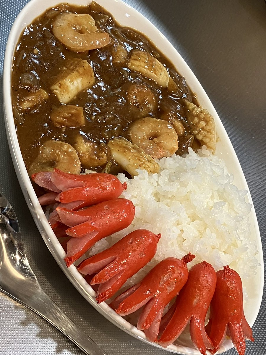 今日はイカエビタコさんの100%シーフードカレーを食べました。おいしかったです。