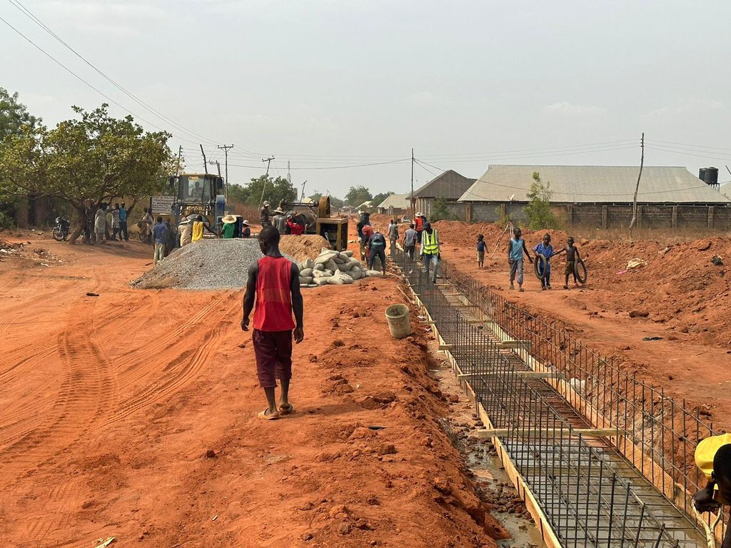 The ongoing 5km Mokwa township roads: The 5km Road cuts across Biwater to Railway Station Road and Market to Masalacin Idi Road. This is part of the 556km of roads being constructed across Niger State by Governor Umaru Bago (@HonBago) #NewNiger