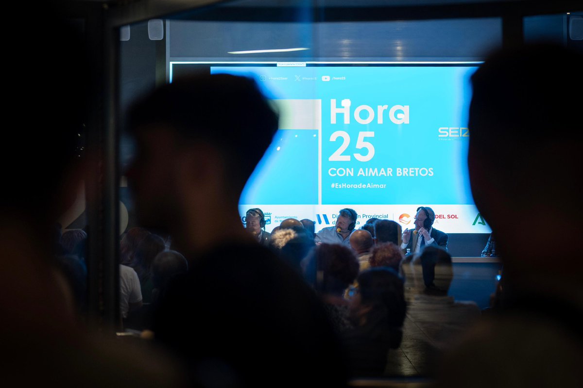 Gracias a todos los oyentes que vinieron anoche a escuchar en directo @Hora25 y a los que lo hicieron desde sus radios.