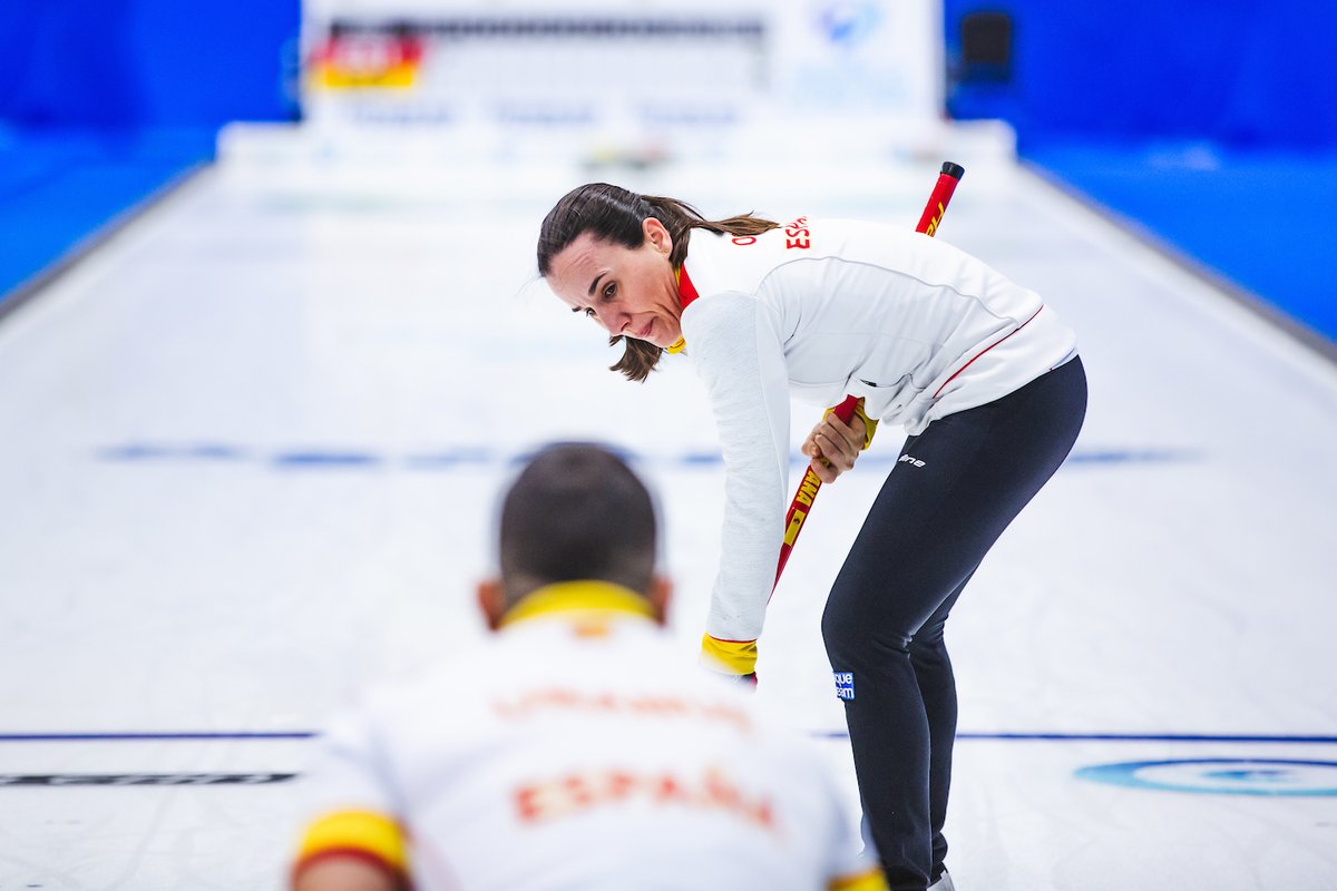 🥌 España finaliza su participación en el Mundial de Dobles Mixtos 2024 1️⃣0️⃣ posición del Grupo A, que desafortunadamente implica el descenso 👏🏻 Gran demostración de competitividad, dando guerra a los campeones olímpicos de Italia 🙌🏻 ¡Volveremos más fuertes! 📸 @worldcurling