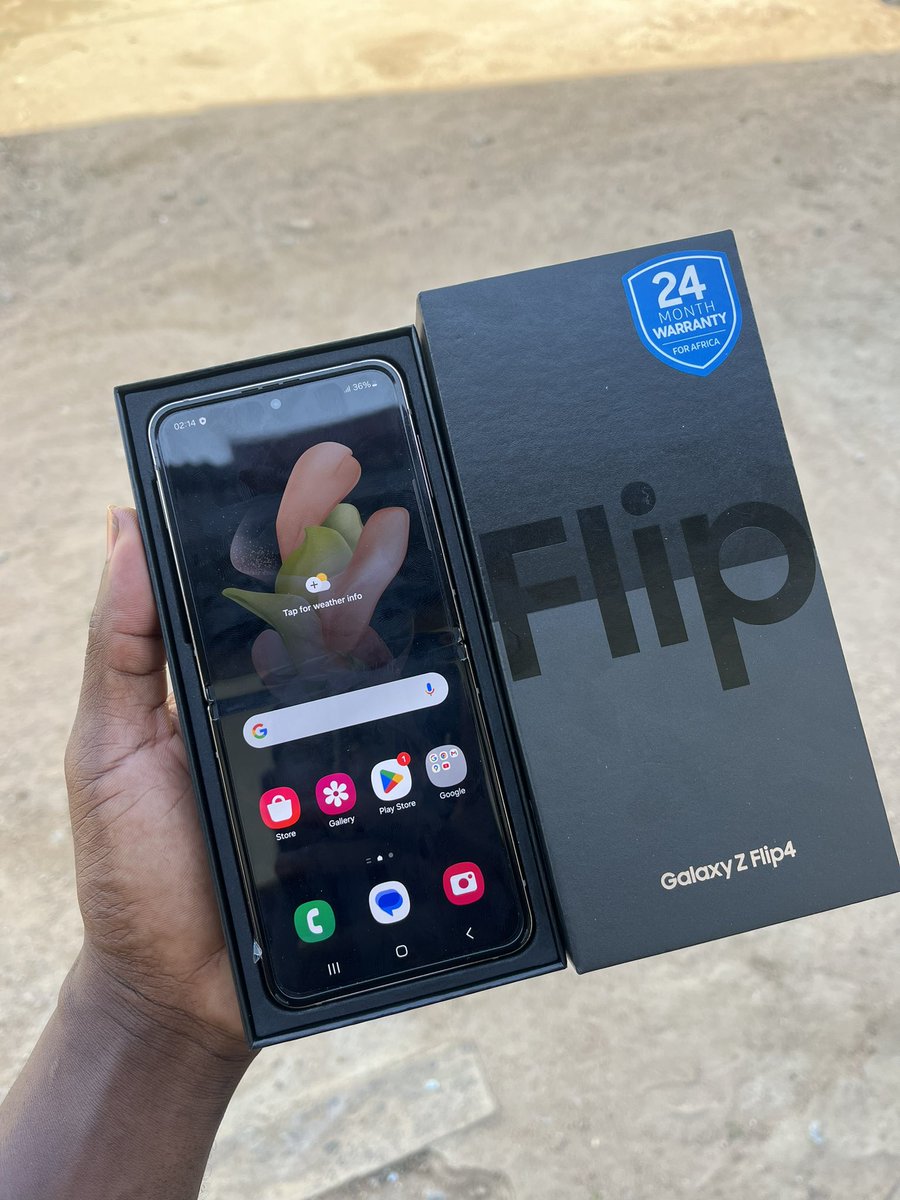 Neatly Used Galaxy Z Flip4 
256gig available for ¢4500