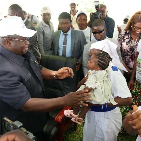 Orange_sierra's tweet photo. ORANGE COMMEMORATES WORLD MALARIA DAY

In honor of World Malaria Day, as part of our CSR Health pillar, Orange SL is proud to support the national launch of the malaria vaccine for infants in partnership with the ministry of health.

This vaccine is a huge step forward in protecting our children from this dangerous disease. His excellency the president of the Republic of Sierra Leone, President Maada Bio, emphasized the importance of this fight against malaria and was proud that Sierra Leone joins 5 other countries in the sub region to launch the vaccine. 

#orangesl #OrangeCSR #OrangeCares #malaria #vaccines