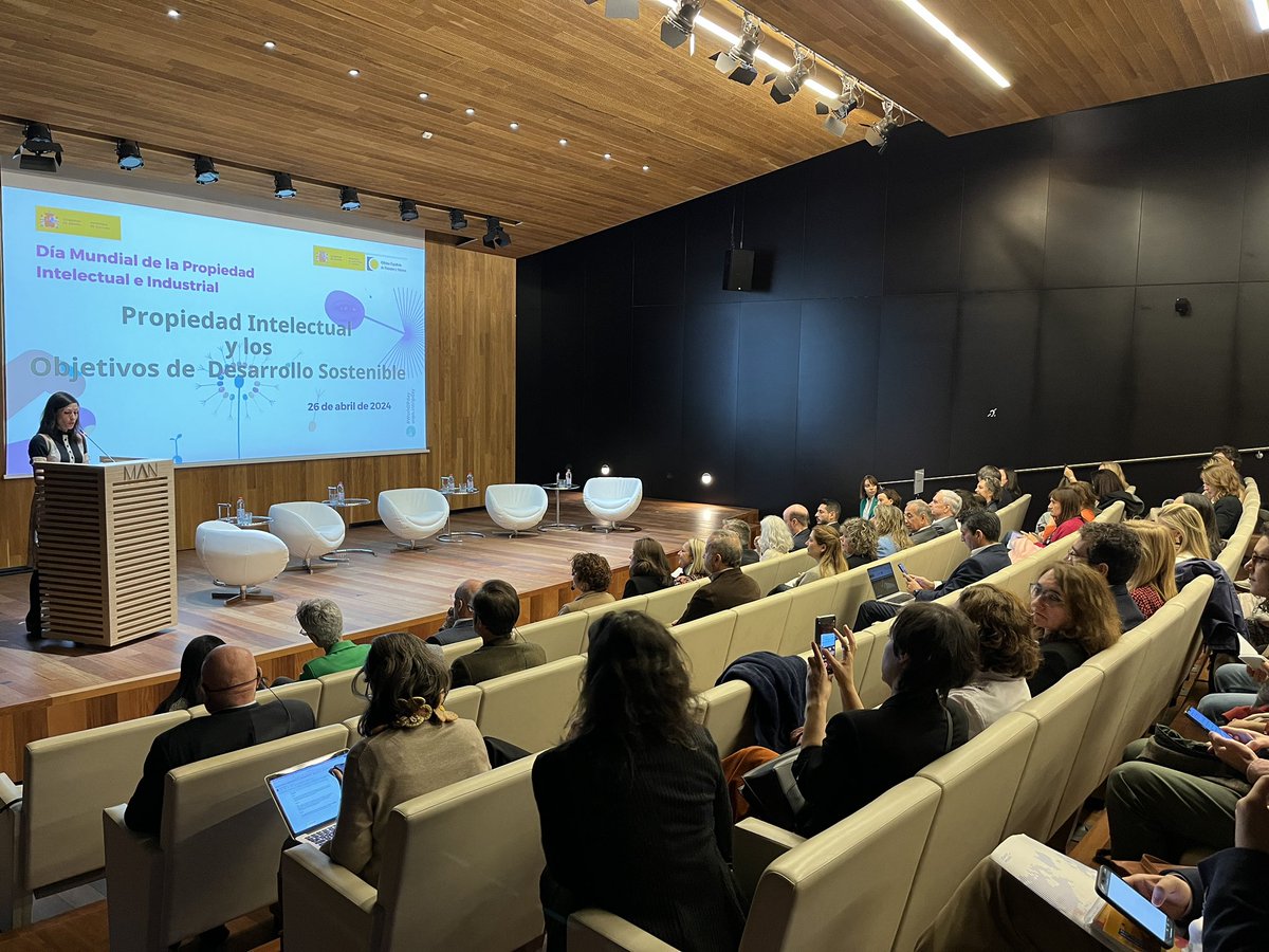 🙌¡Feliz #DiaMundialdelaPropiedadIntelectual! Arranca la jornada que celebramos junto a @OEPM_es en la que reflexionaremos en torno a la propiedad intelectual en relación a los Objetivos de Desarrollo Sostenible. 🗣Presenta la musicóloga @evasandovalRNE