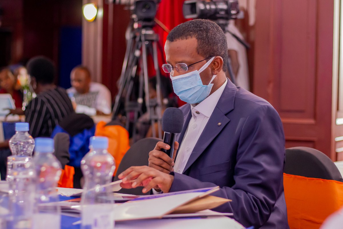 Mr. Ahmed Issack Hassan, CBS, Chairman, <a href="/kipikenya/">Kenya Industrial Property Institute (KIPI)</a>  Board of Director, sposes pivotal questions to the panel:

What is the role of professors as university employees i the journey from IP research to commercializing student innovations?
#WorldIPDay2024
#WorldIPDay2024KE