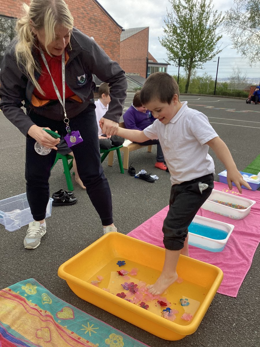 P3 enjoying a #Spring themed sensory walk🌸 #sensory #sensoryplay #play