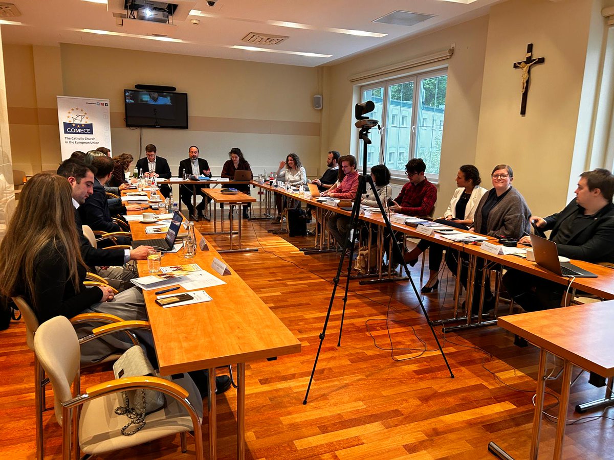 𝐘𝐎𝐔𝐓𝐇 | The COMECE Youth Net convened a meeting in Warsaw, gathering young delegates from the EU Bishops’ Conferences. Participants discussed fostering #solidarity and enhancing #youth engagement in the democratic processes of the European Union. 💪 t.ly/lYKJZ