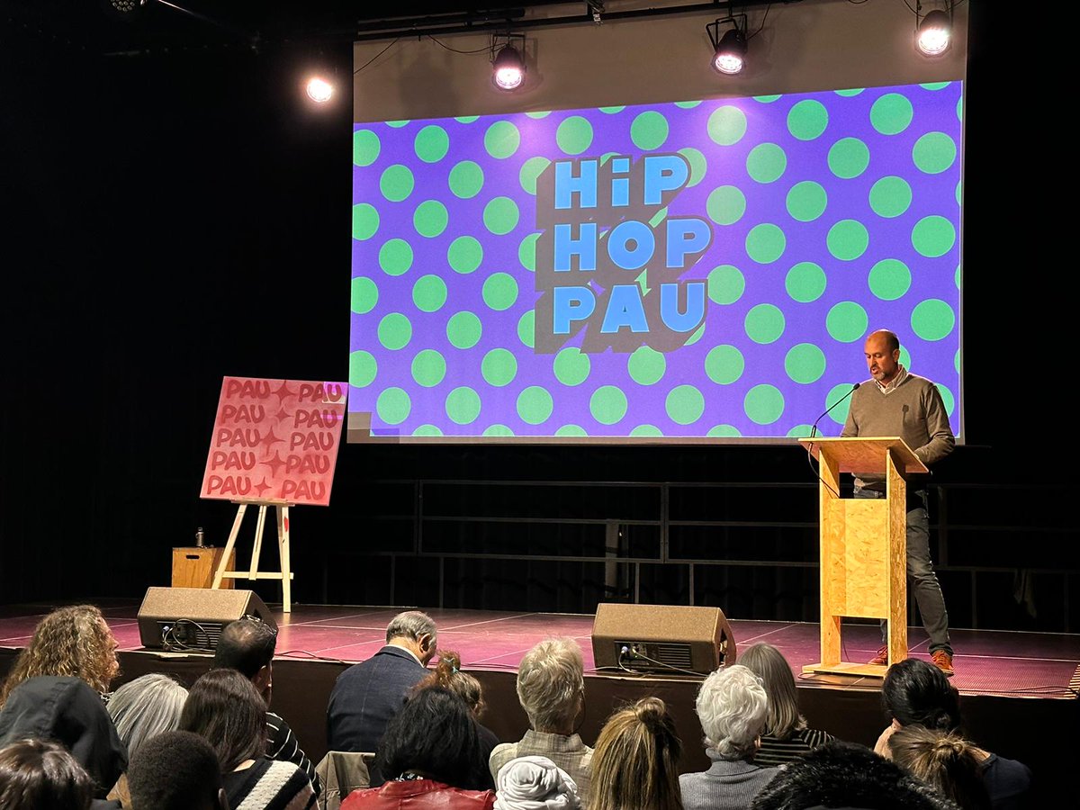 🗨El director de @cooperaciocat @vicensmp destaca que el #hiphop permet readaptar el llenguatge de la construcció de pau i alçar la veu per un món més just. #HipHopPau #culturadepau #premis