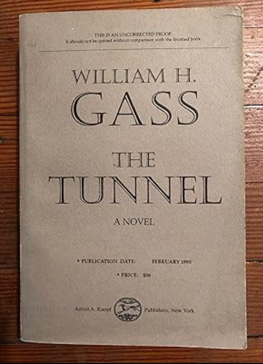 Llegó el momento. Al fin «El túnel», de William Gass, formará parte del catálogo de La Navaja Suiza. Como no podía ser de otra manera, con traducción del gran @CeSntg
