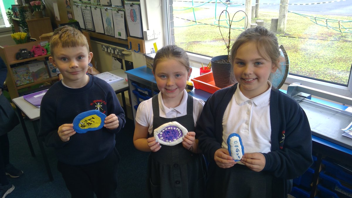 Look at our amazing cartouches! Year 3 have been learning about Ancient Egypt, they have used silk clay to create cartouches and written their names in hieroglyphics. @STOC_CAT