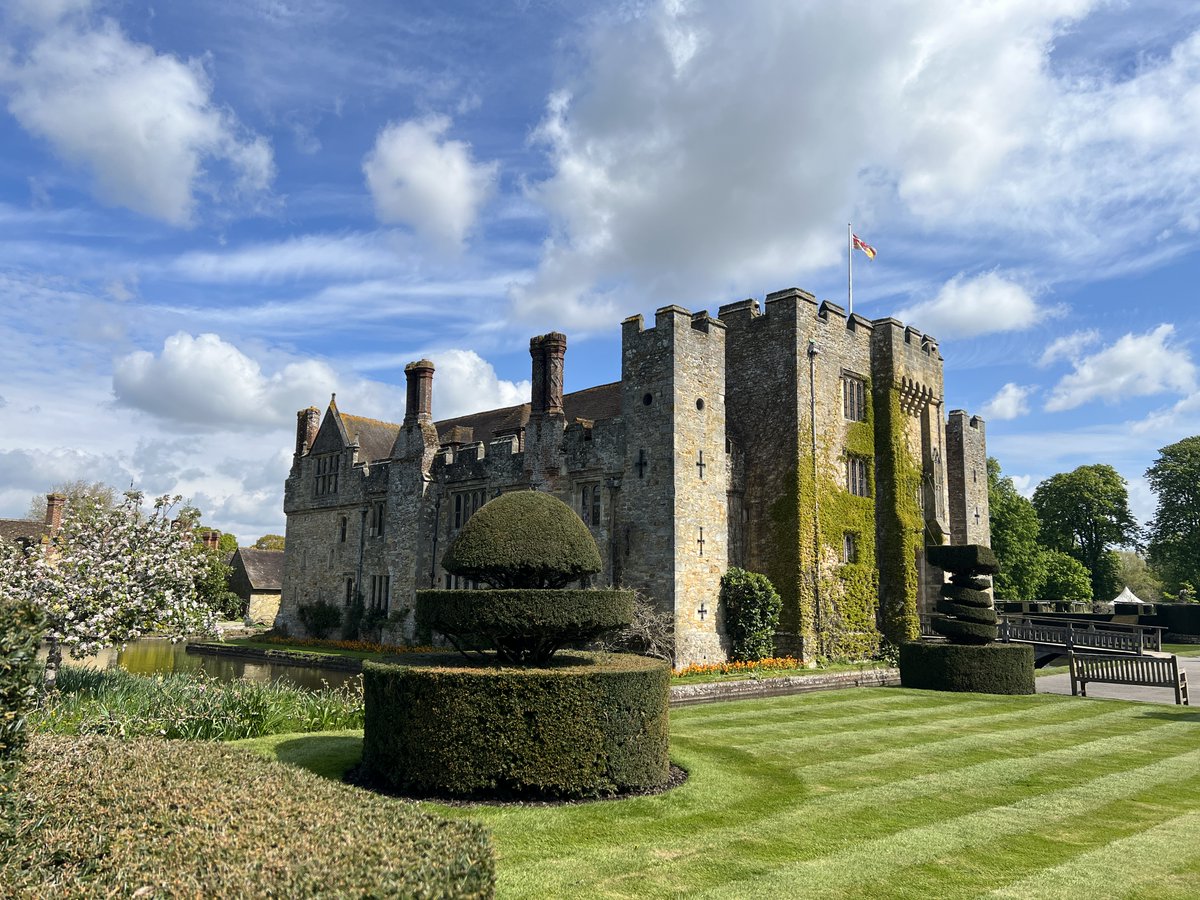 Take a look at our current job vacancies:

- Visitor Services Assistant – Information Centre
- Visitor Services Assistant – Operations
- Gardener
- Kitchen Porter (Golf Club)
- Catering Assistant

Click here: bit.ly/JobsatHever

#HeverCastle #JobsInKent #KentJobs
