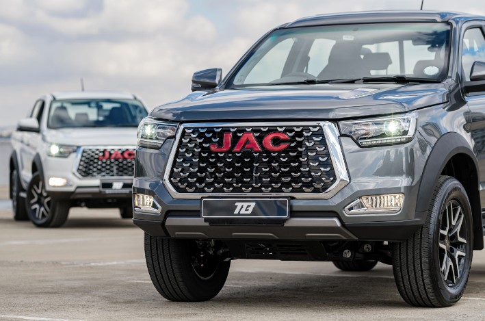Get ready for innovation: JAC Motors unveils the T8 2.0L CTi at an unbeatable price of R399,900.

Read more on Carfind.co.za 

shorturl.at/nFKOS

#Carfind.co.za #Findit #Fast