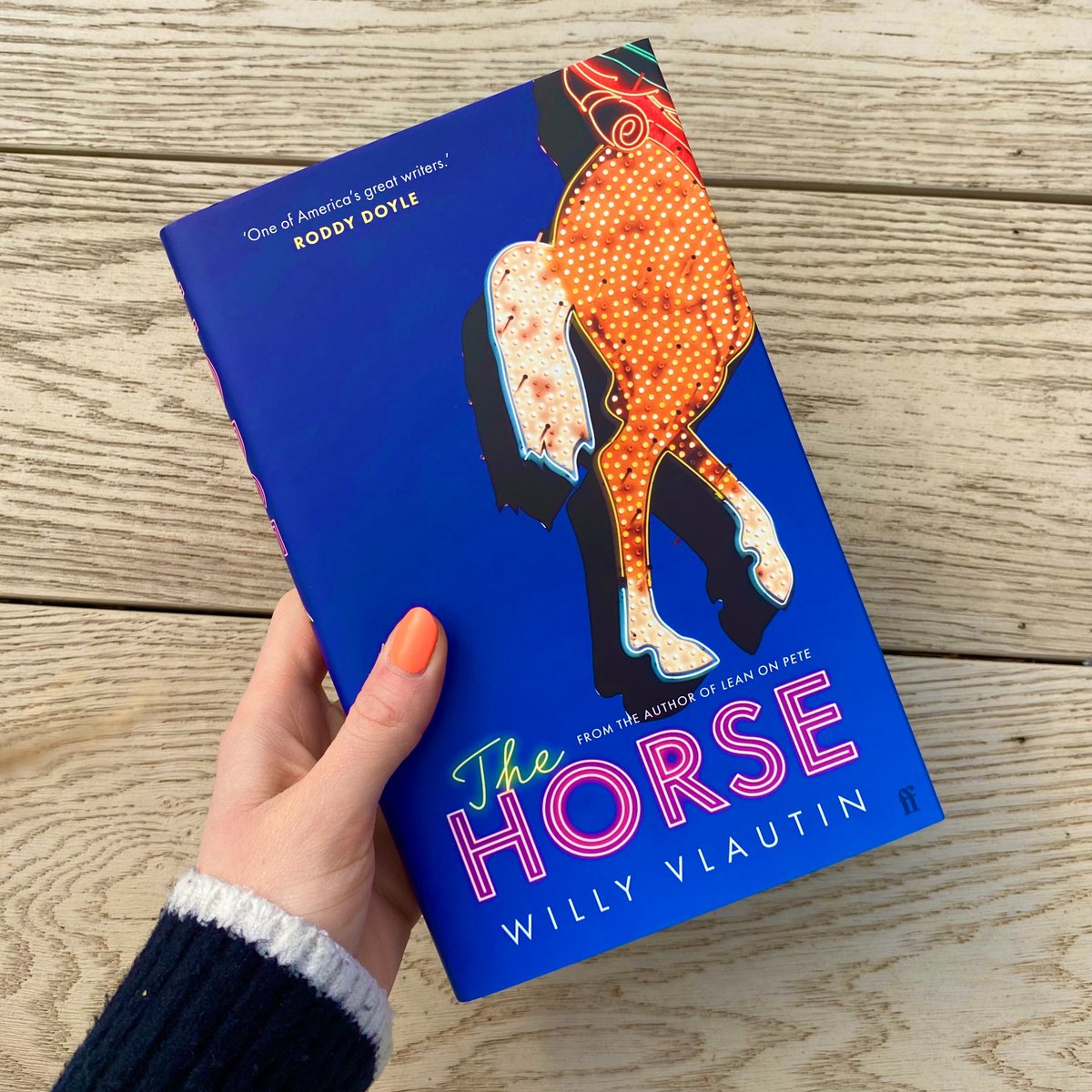 🐎 'Both a work of extraordinary compassion and a really great novel.' Ann Patchett 🐎 'A bruised and beautiful instant classic.' Ben Myers The Horse by Willy Vlautin is a poetic, deeply moving story about what it really takes to be a musician. One to watch, out next week.