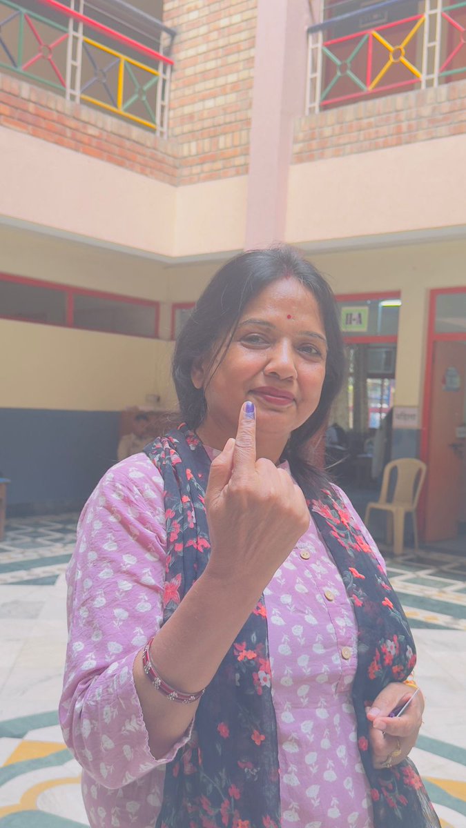 People traveling to Ghaziabad from far just to CAST THEIR VOTE .. gives a strong message. DISTANCE doesn't Matter, Willingness DOES ! Kudos to such Responsible citizens Madhusudan Monika Shukla, Hariyana se Kiran thakur Ranchi se @dm_ghaziabad @ECISVEEP @SpokespersonECI @ceoup