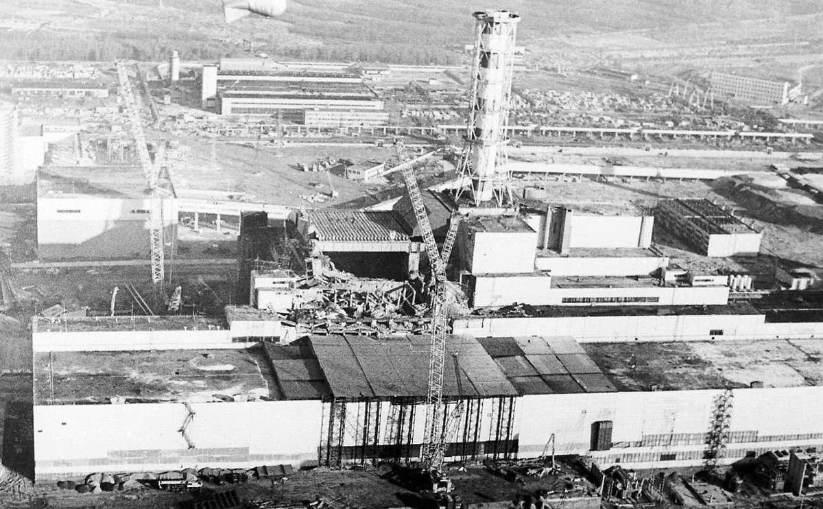 #Geçmiş

38 yıl önce bugün Ukrayna’nın Kiev oblastına bağlı Pripyat ilçesinde insanlık tarihinde yaşanan en büyük insan yapımı kaza, Çernobil nükleer santralinin 4. reaktörünün patlaması sebebiyle yaşandı.