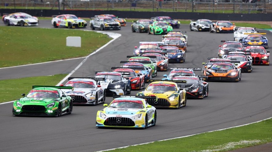 #Silverstone500 is enjoying a MASSIVE IMPRESSIVE field in both GT3 and GT4  😙

📸 British GT