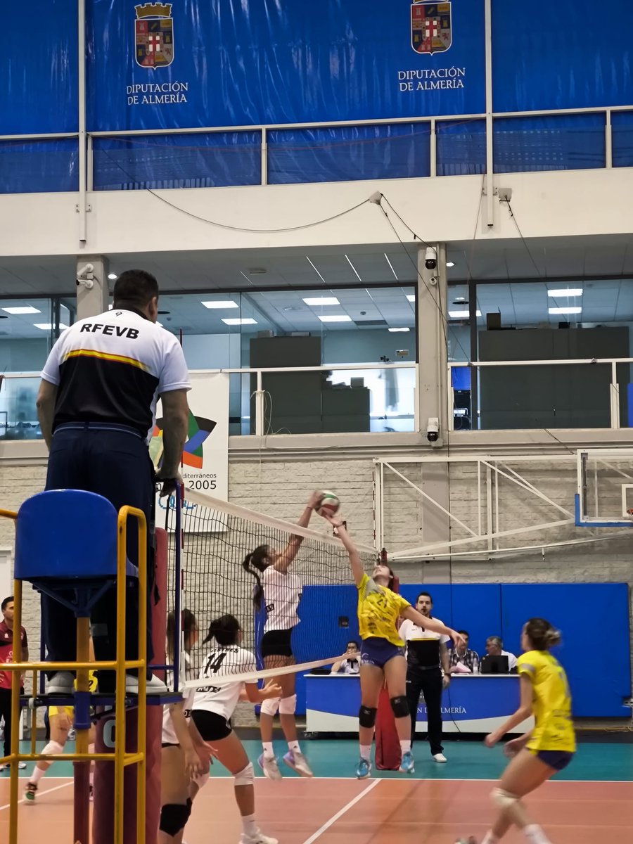 🏐 ¡Comienza la fase final de la Primera División Femenina de Voleibol! 💪🏻 Los dos mejores equipos de cada grupo de la Liga Regular competirán con el objetivo de proclamarse campeones y asegurar su plaza en la Superliga 2 Femenina.