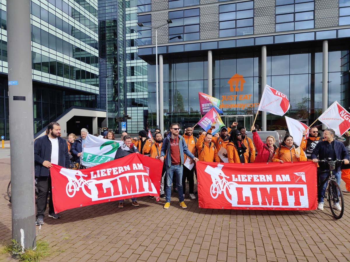 It's been bright  week for riders as the @Europarl_EN  finally adopted EU Law on #PlatformWork. 

Food riders from 🇩🇪🇳🇱🇫🇷 are now rallying in front of @JustEatTakeaway HQ to assert their rights. 

We have their back!