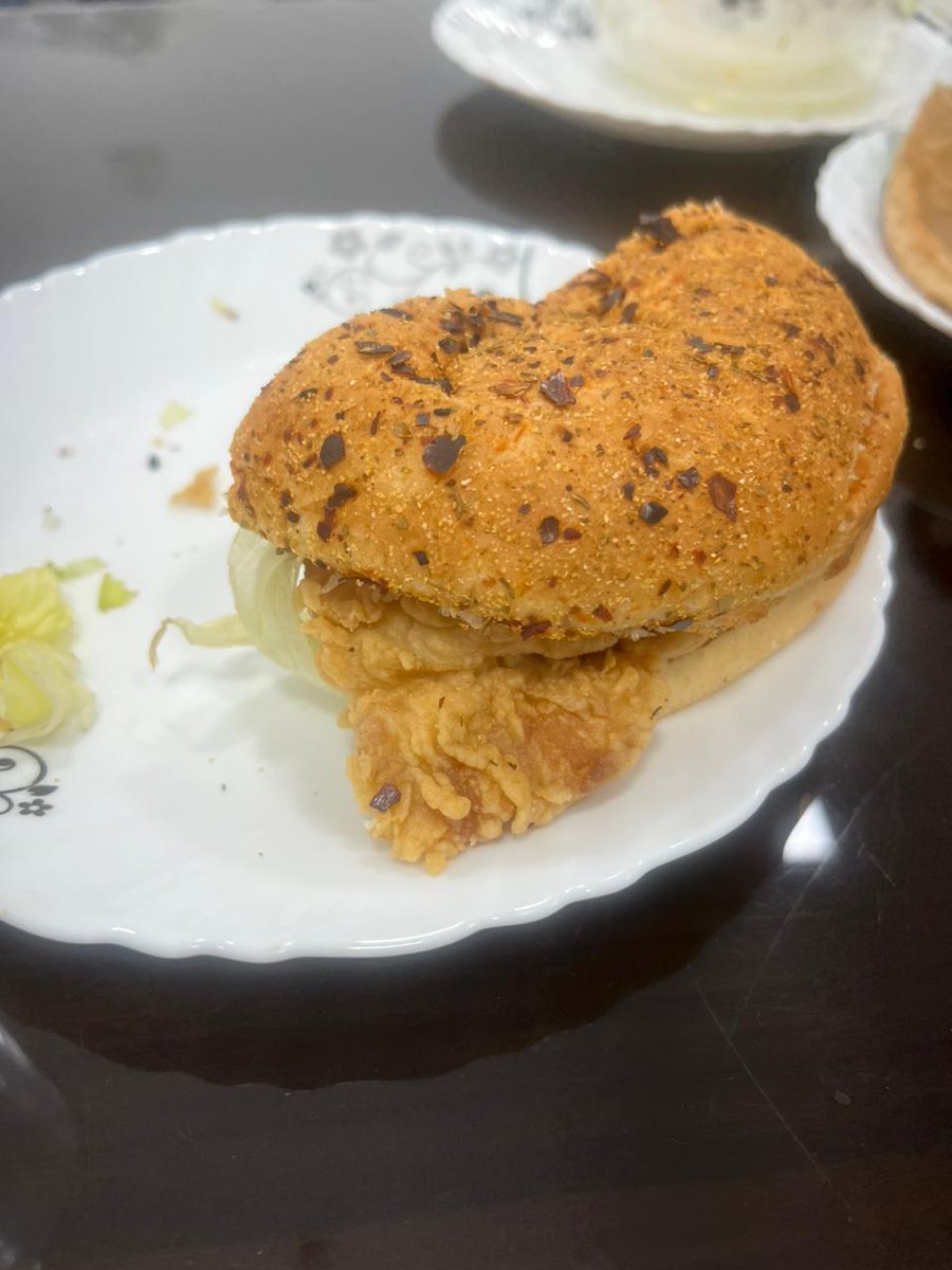 @Swiggy @SwiggyCares @KFC_India TERRIBLE SERVICE FROM YOU GUYS. I ordered a Veg Zinger Burger and you guys delivered non veg to me. Please also note I am a pure vegetarian Swiggy your customer care sucks. I kept trying to call you but there was no response. Highly dissapointed