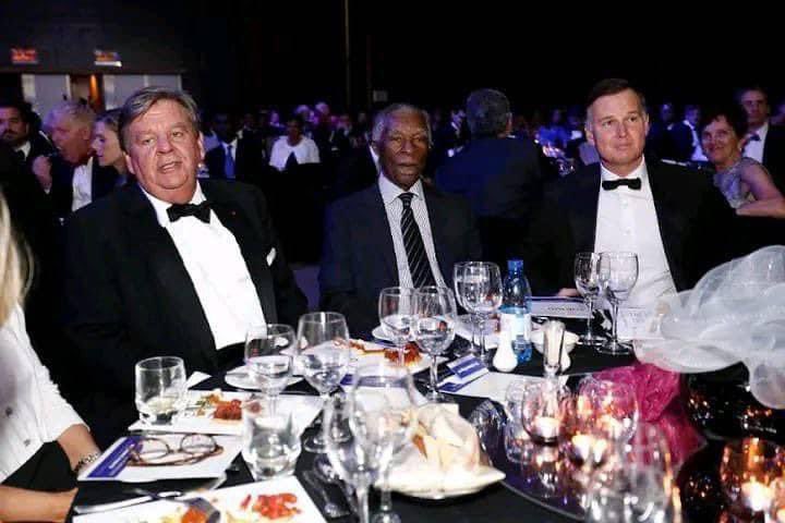 So Thabo Mbeki goes to Soweto try campaign for PhalaPhala Matress guy then he says to the Media I have not bn in Soweto for quite some time & we the residents of Soweto must take such a person serious? 

His only coming here for PR celebrity style Hollywood appearance kinda shx.