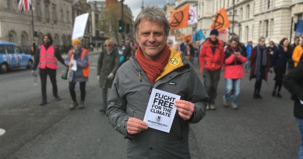 Lee Jackson from the Lake District shares how reading “The Uninhabitable Earth” led him to change his lifestyle and take the #FlightFree Pledge: buff.ly/3UoaXOh (via @FlightFreeUK)