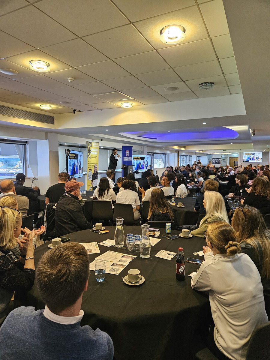 The @HopeCollective2 comes to @IpswichTown for the 31st ##HopeHack! It's a packed out room and we're ready to create solutions and make #Ipswich a better place for all young people! 

@volunteering_uk @iwill_movement @NCSTrust @UKYouth @riofoundation @ITFCFoundation
#PowerOfYouth