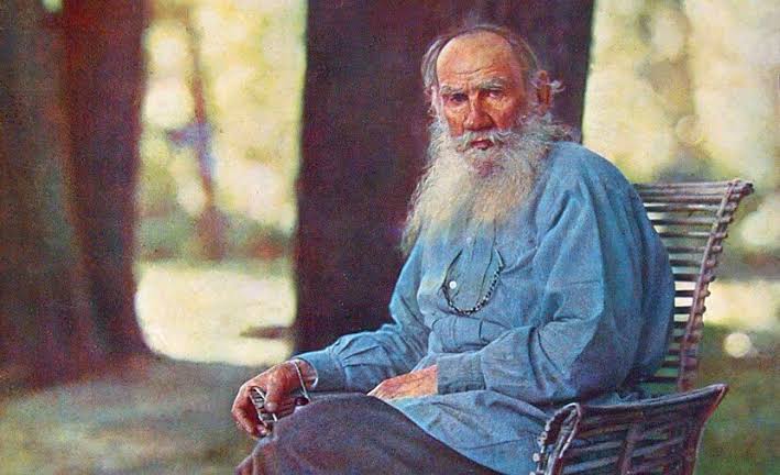 Tolstoy'dan 30 Değerli Alıntı 

1.  Başkalarının hayatından ders alın. İnsan, bütün hataları kendi yapacak kadar uzun yaşamıyor.