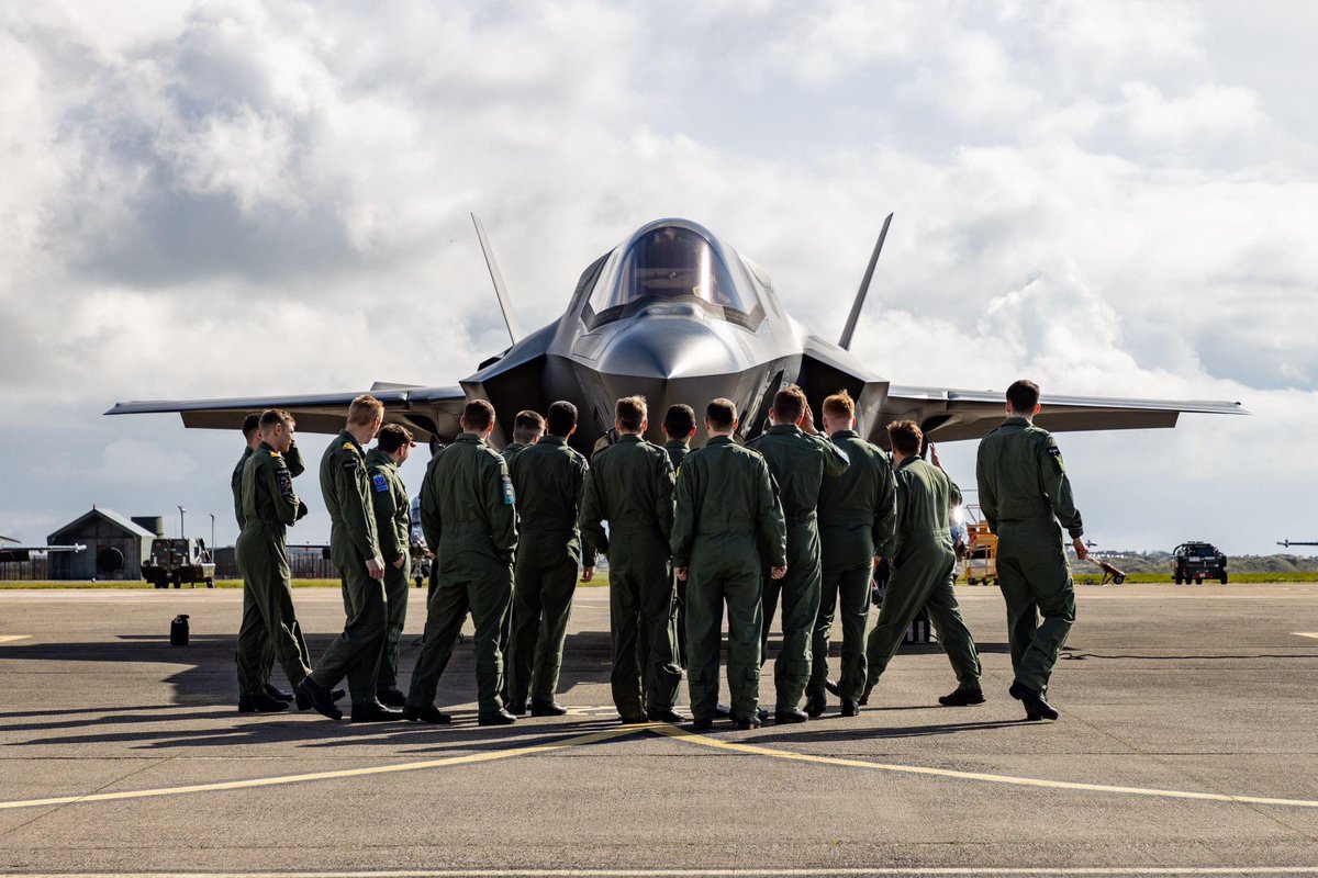 Trainee pilots at <a href="/RAF_Valley/">RAF Valley</a> were recently treated to a visit from F35 aircraft. The visit provided the trainees with an opportunity to see the 5th generation stealth fighter up close. After completing their #UKMFTS training these pilots will go on to fly the F35 or Typhoon.